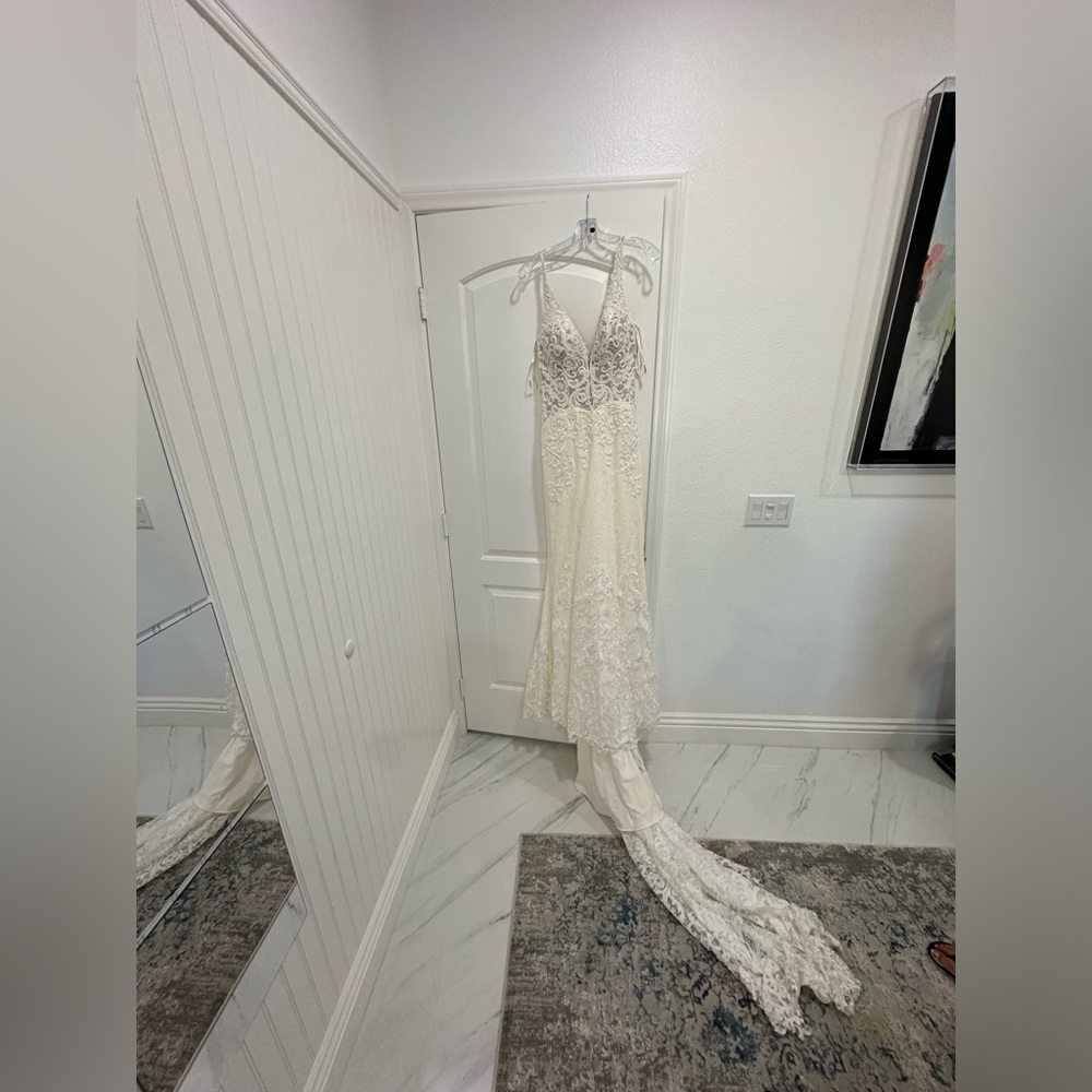 MARTINA LIANA Wedding Dress. Brand new, never worn.